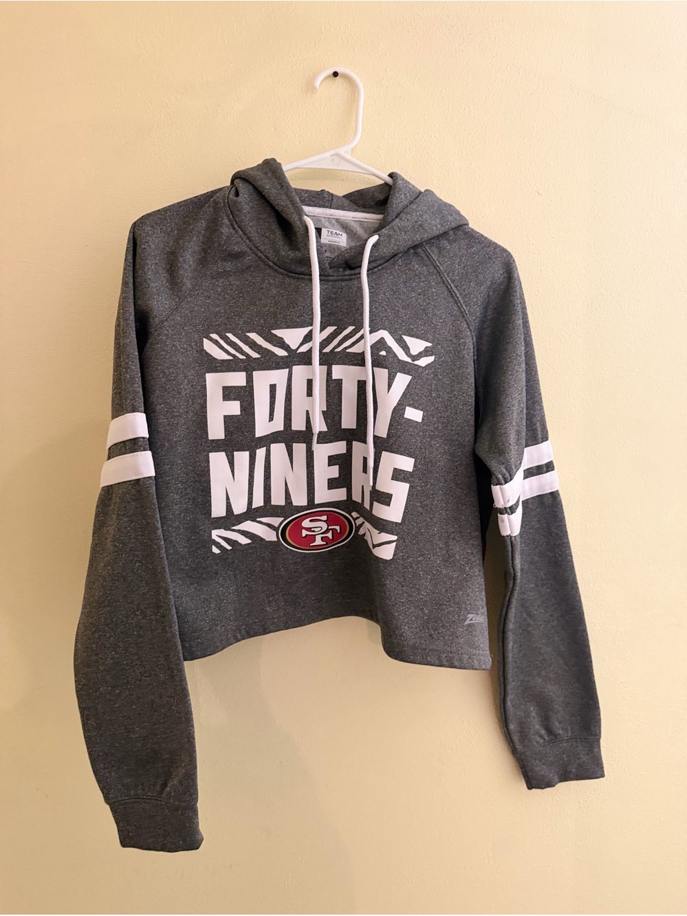 NFL Women's Gray Forty-Niners Cropped Crewneck Sweatshirt with White Accents